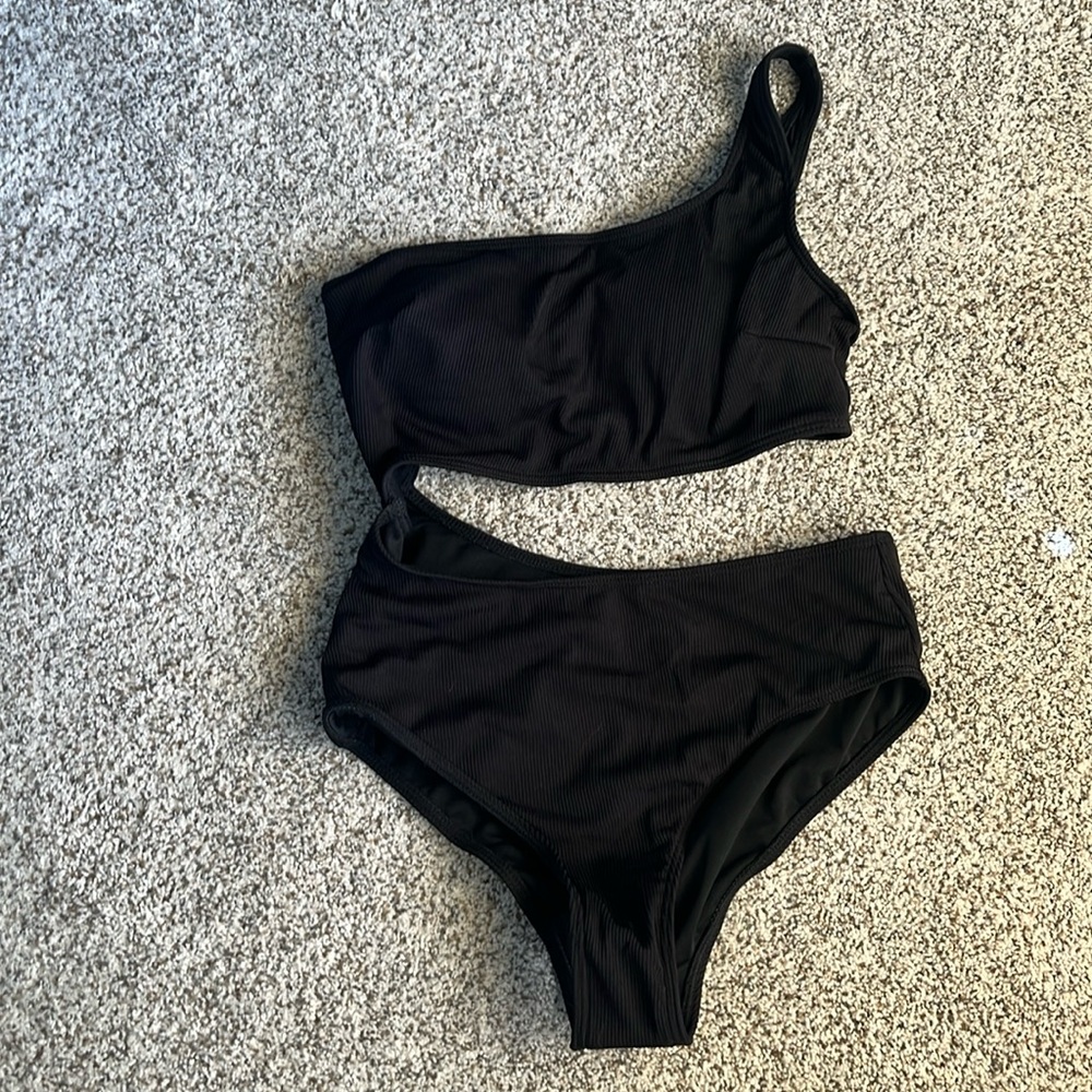 Lilipretty one piece, cut out black swimsuit.